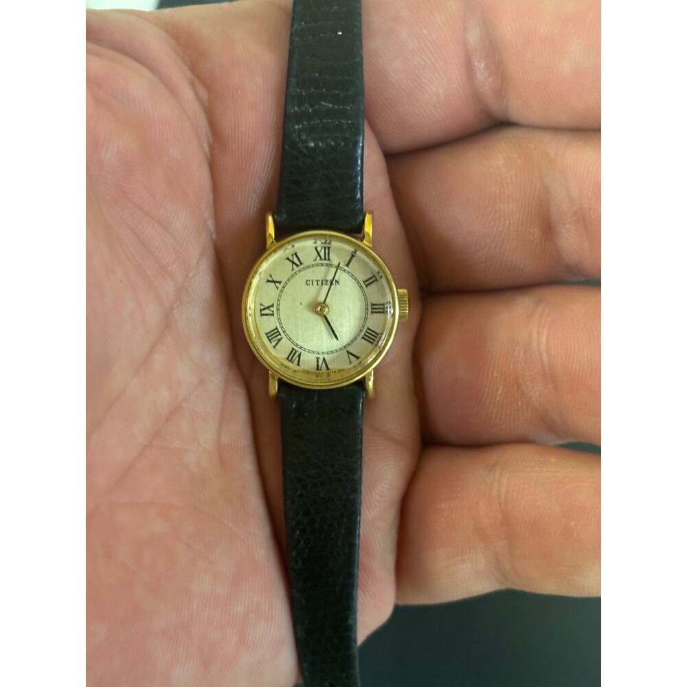 Vintage Citizen Windup Womens Watch! It runs!